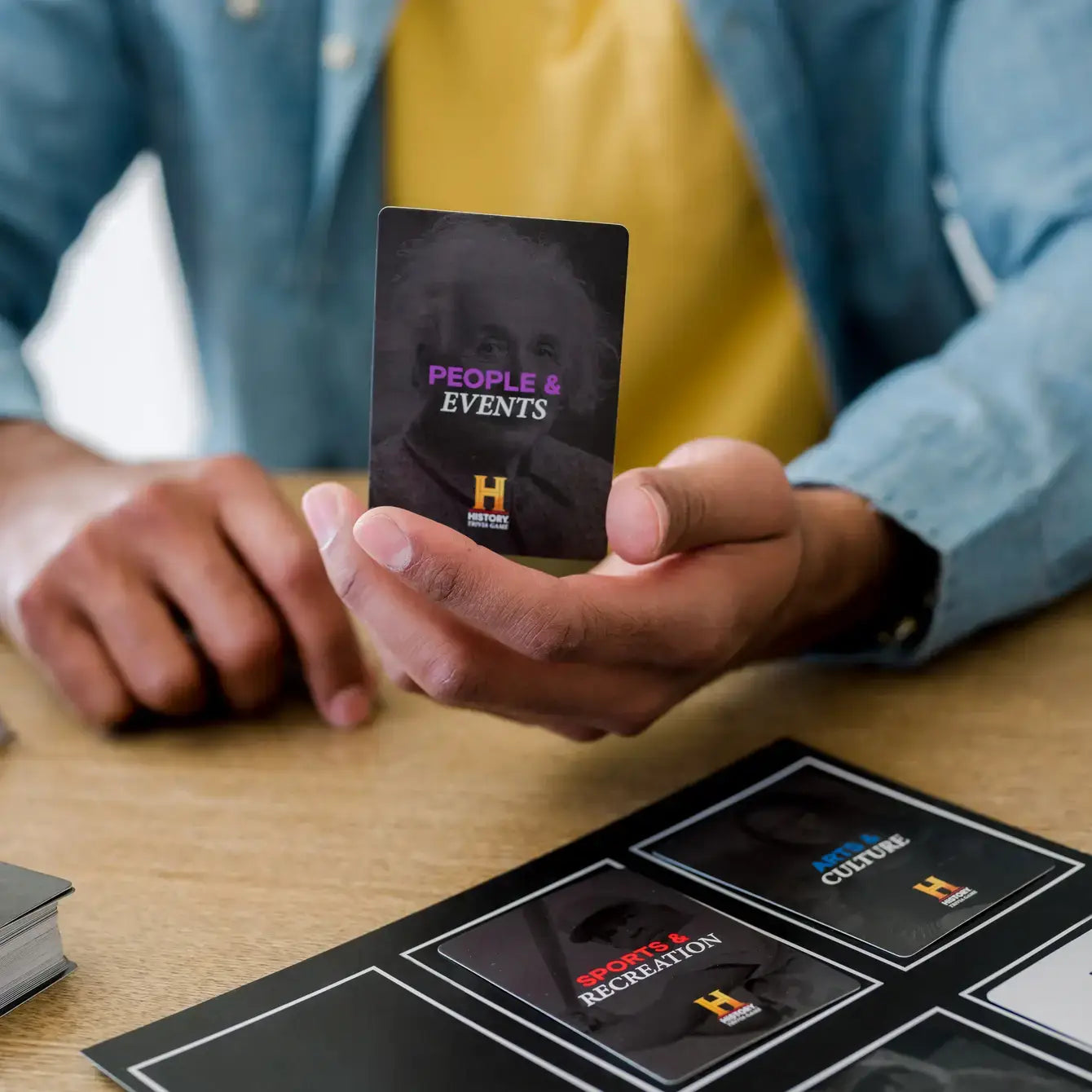 HISTORY TRIVIA GAME | ON-THE-GO EDITION: Tuck Box